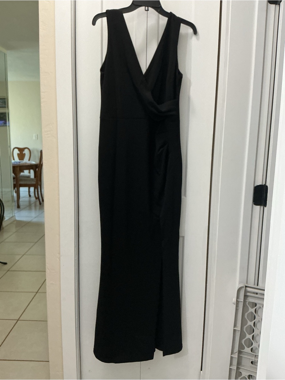 Woosea NWT Classic Black Sleeveless V-Neck Evening Dress SIZE L